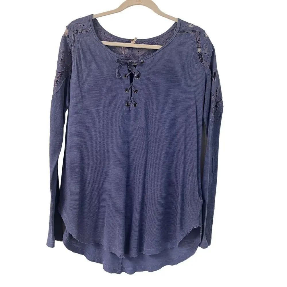 Free People knit top blue w/lace inset Medium